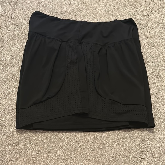 Black shorts - Picture 2 of 4